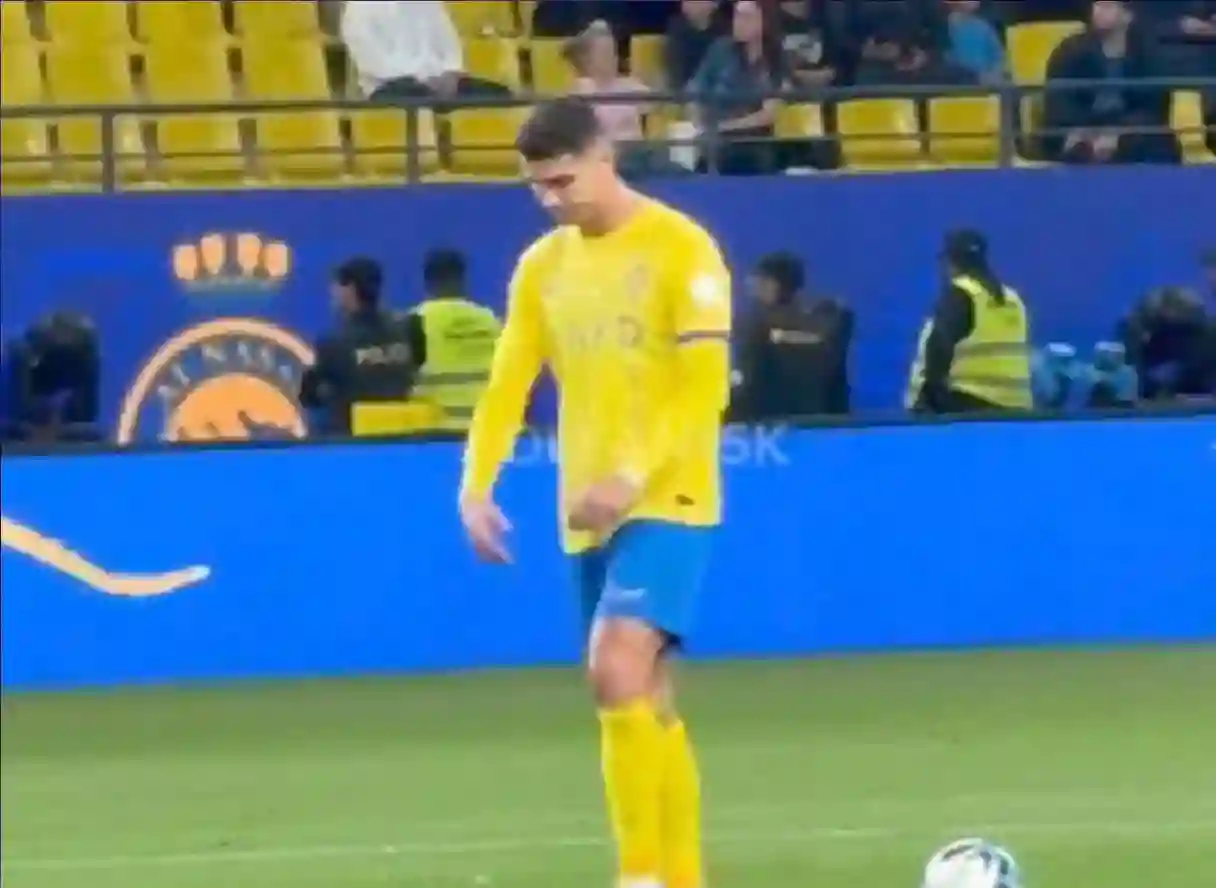 رونالدو ينهار نفسيا على أرض الملعب بعد الهدف الثالث