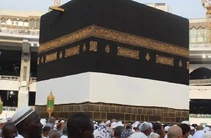 رفع كسوة الكعبة يكشف عن سر مذهل لحماية الحرم
