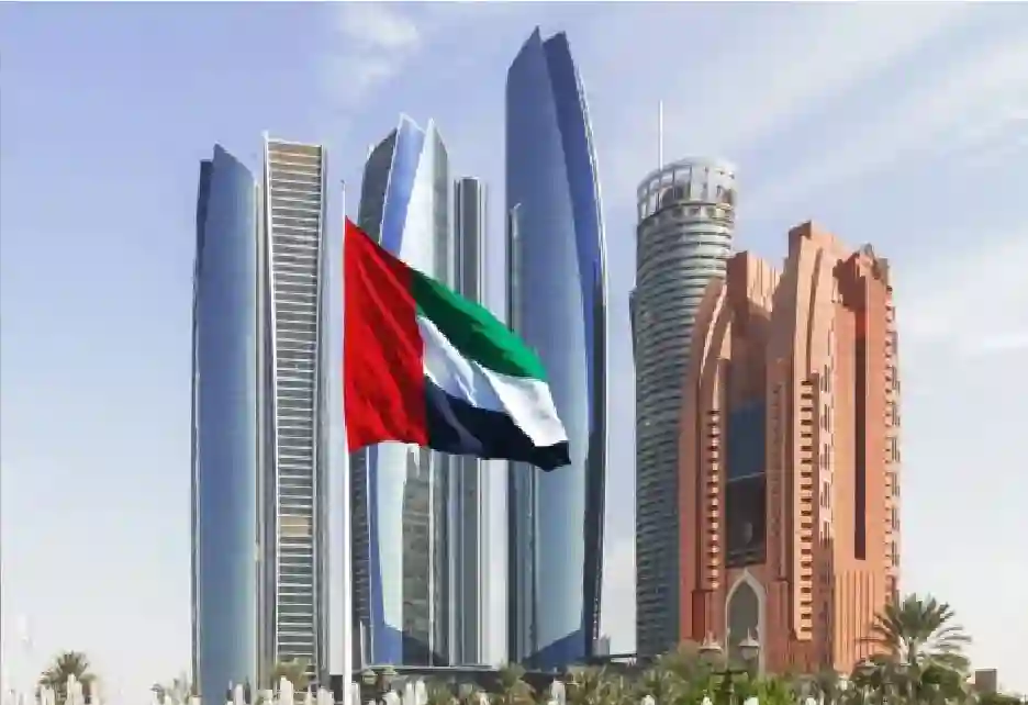 قبل ما تحجز تذكرتك للإمارات