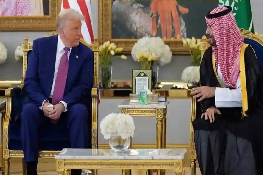 تصرف غير متوقع من ترامب أمام ولي العهد السعودي