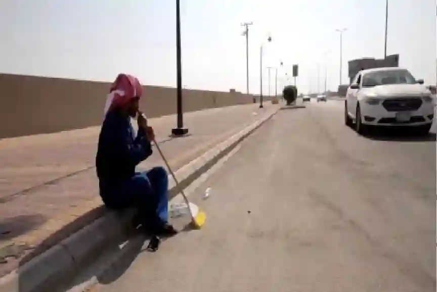 كاميرا توثق ما فعله عمال النظافة في أحد شوارع السعودية