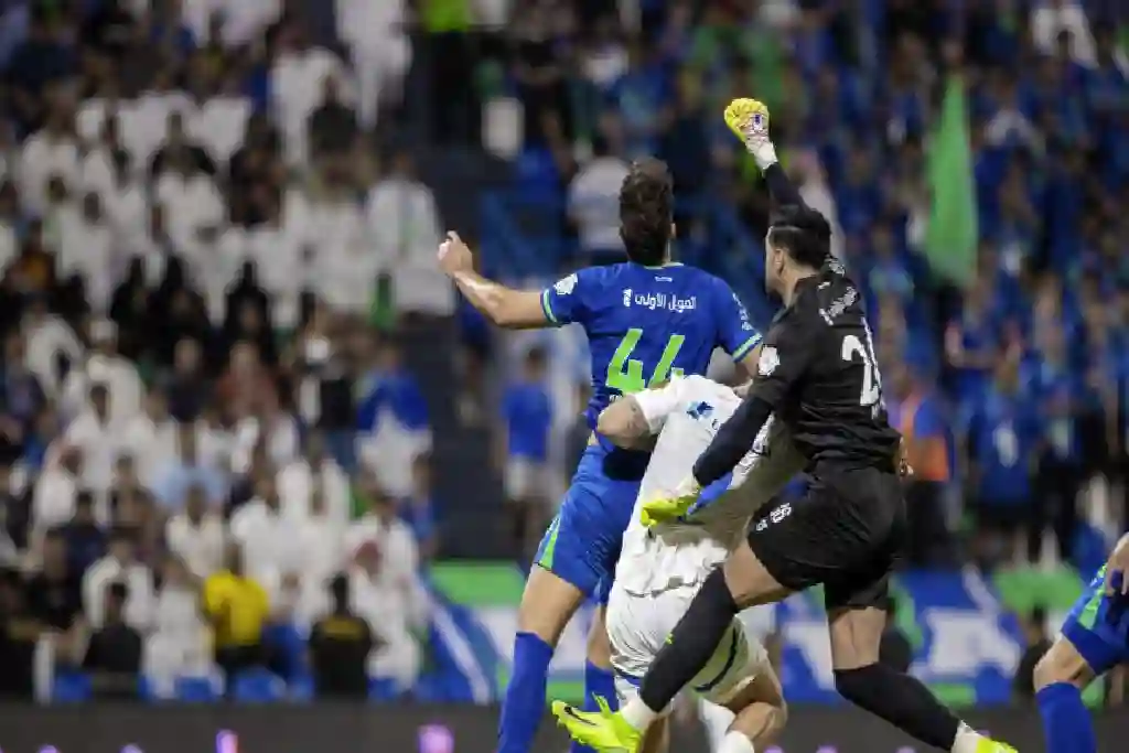 الجدل يتصاعد بعد مباراة الهلال والفتح