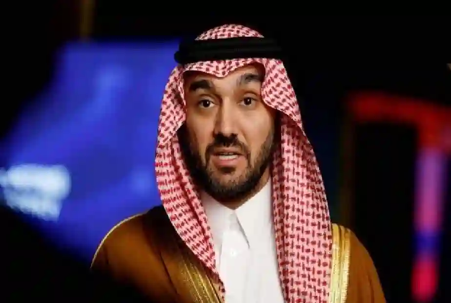 وزير الرياضة يعد الأندية السعودية بمكافآت خيالية